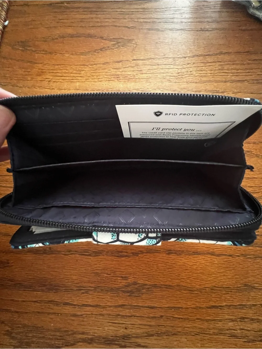 NEW Vera Bradley RFID Tech Wristlet In Shore Enough Pattern